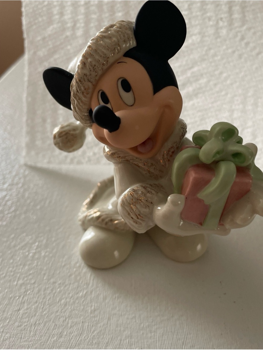 Lenox Disney Showcase Collection Christmas with Mickey Figurine 4" Tall